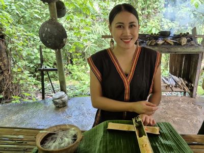 Maleisië Borneo Mari Mari village bamboe koken